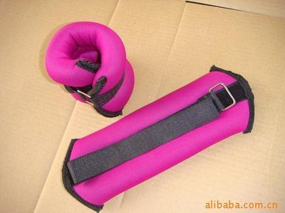 隱形健身伴侶 探秘女士可調(diào)節(jié)跑步負(fù)重裝備